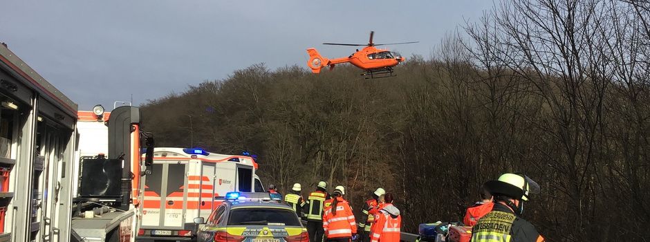 Auto stürzt 20 Meter in die Tiefe – ein Schwerverletzter