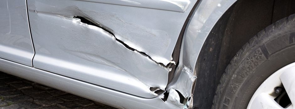 Unfallflucht auf Supermarktparkplatz