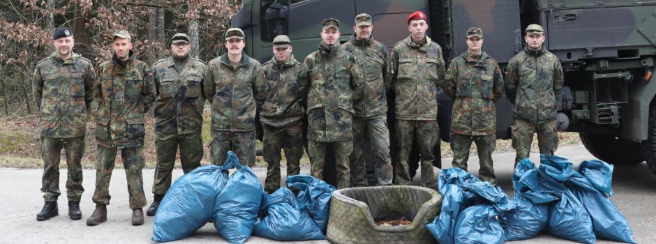 Soldatinnen und Soldaten helfen beim Frühjahrsputz in Munster
