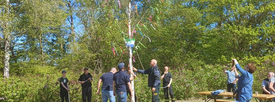 Erstes Maibaumfest in Vogelsang-Warsin begeistert Besucher