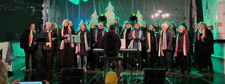 Der Rainbow Gospel Chor sang auf dem Weihnachtsmarkt in Gütersloh