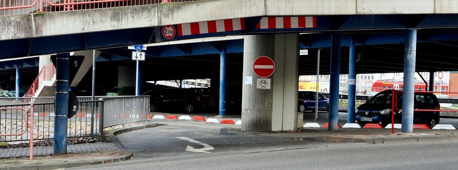 Nach Unfällen: Koblenz sperrt berüchtigte Parkhaus-Ausfahrt