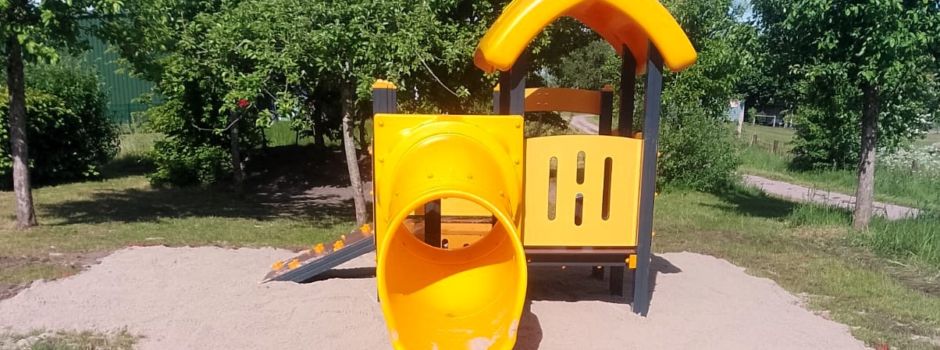 Neue Spielgeräte am alten Bahnhof