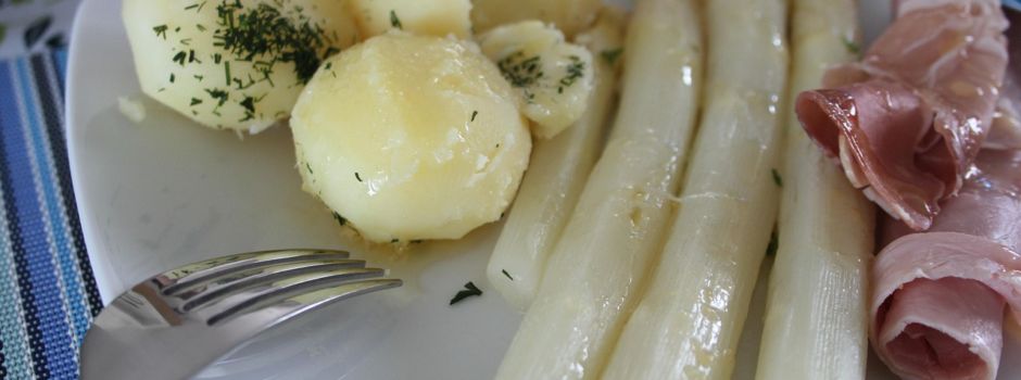 Spargelessen in Uehrde am 1. Juni