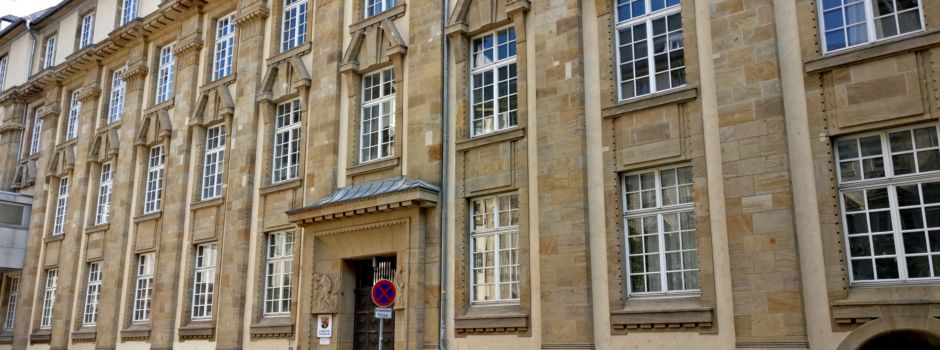 Hat er zwei Mädchen (9 und 12) sexuell missbraucht? Mann steht vor Gericht