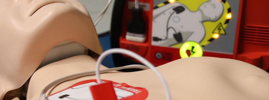 Informationsveranstaltungen zu AEDs an Mehrzweckhalle und Feuerwehrgerätehaus 