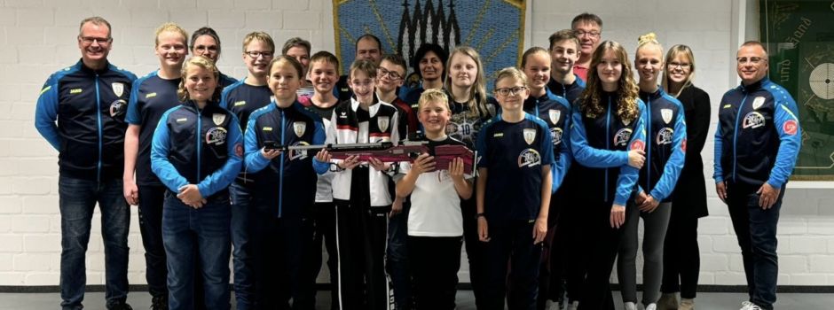 Stiftung der Kreissparkasse Stade übergibt Luftgewehr an den Förderverein des Schützenvereins Himmelpforten e.V.