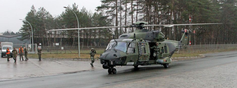 Fliegerische Herausforderung: Hubschrauber landet auf der Straße
