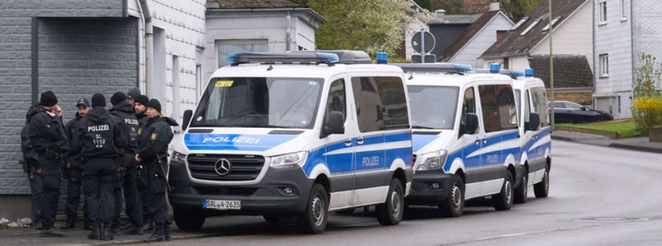Erneuter Polizei-Großeinsatz nach Dreifachmord im Westerwald
