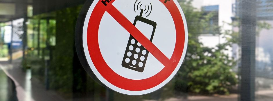 Handyverbot an Schulen: Sinnvoll oder kontraproduktiv?