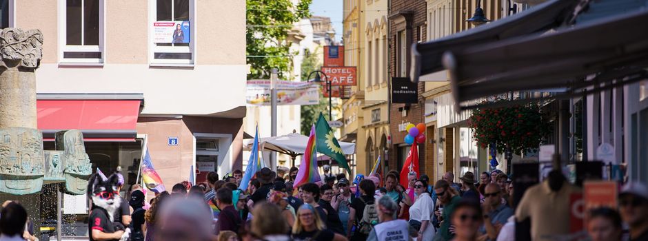 Über 350 Menschen feiern CSD in Bingen – trotz Gegendemonstration