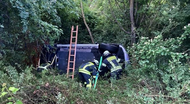 Auto überschlägt sich auf A671 bei Hochheim