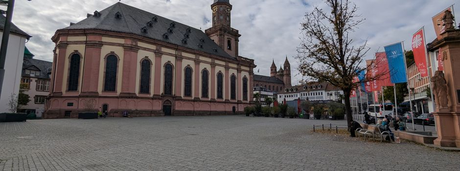 Homophober Angriff in Worms: Mann auf Marktplatz attackiert