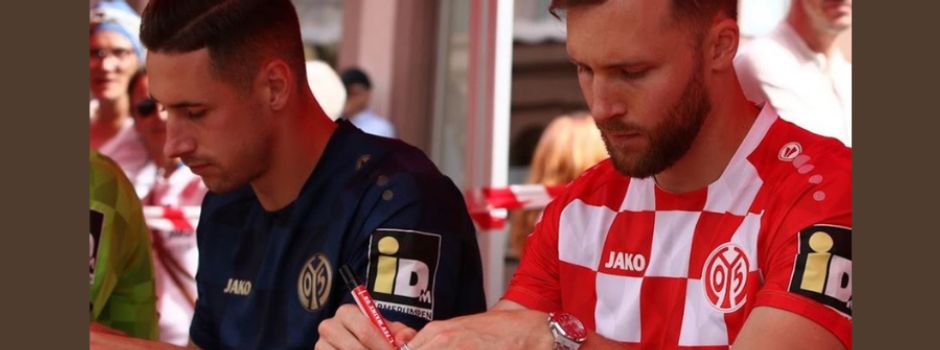 Mainz-05-Stars schenken Glühwein auf dem Mainzer Weihnachtsmarkt aus