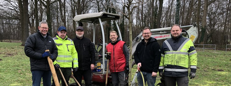 Baumpflanzaktion auf dem Schützenplatz Clarholz-Heerde