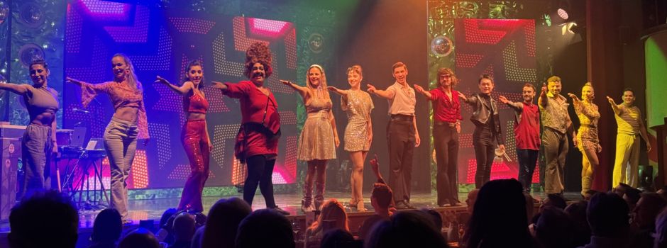 Disco-Glanz und Akrobatik: „Night Fever“ versetzt das GOP Bonn in die 70er Jahre