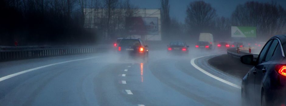 Betrunkener Mann rennt auf Autobahn herum