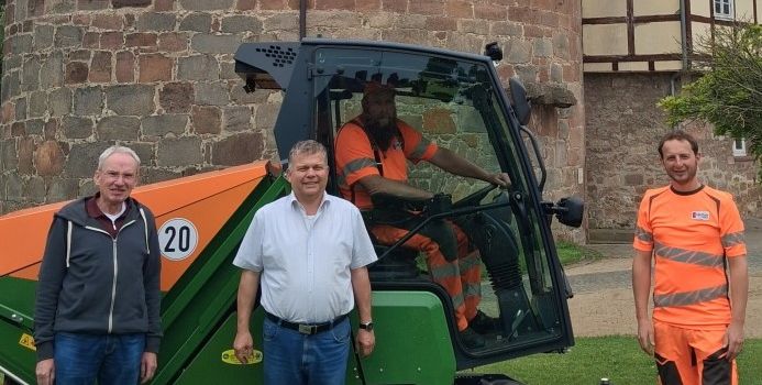 Neuer Großflächenmäher für die Stadt Neustadt (Hessen)