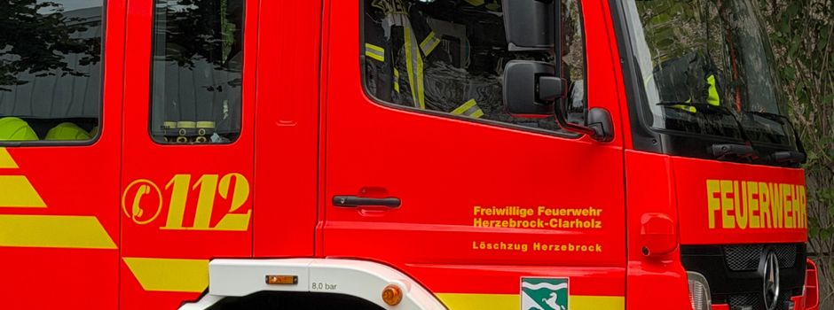 Unbekannter Stoff in Schultoilette: Feuerwehr und Rettungsdienst an der Von-Zumbusch-Gesamtschule im Einsatz