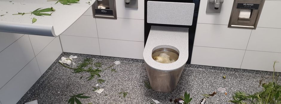 Vandalismus am neuen Toilettenhaus am Bahnhof