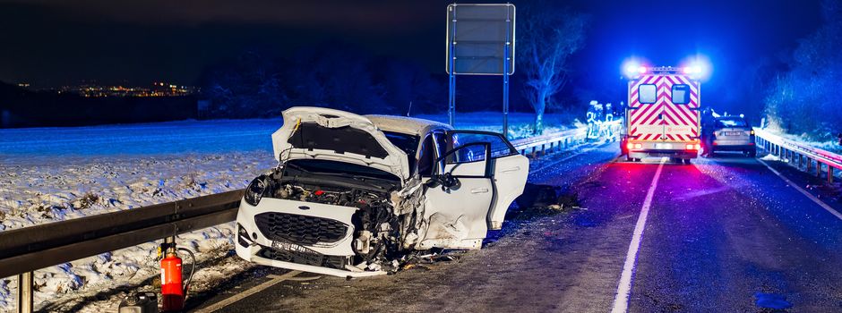 Neun Personen bei Unfall in Wiesbaden beteiligt: Kind schwer verletzt