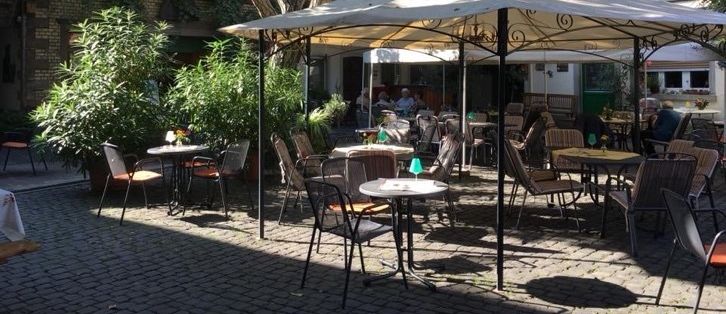 Premiere unterm Turm: Burghof Oswald präsentiert den neuen Jahrgang im historischen Keller