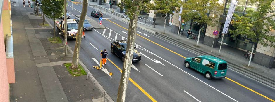 Busspur in Rheinstraße auf einer Seite entfernt