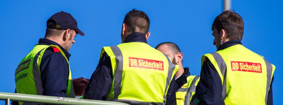 Randalierende Jugendliche greifen Bahnhofsmitarbeiter in Mainz an