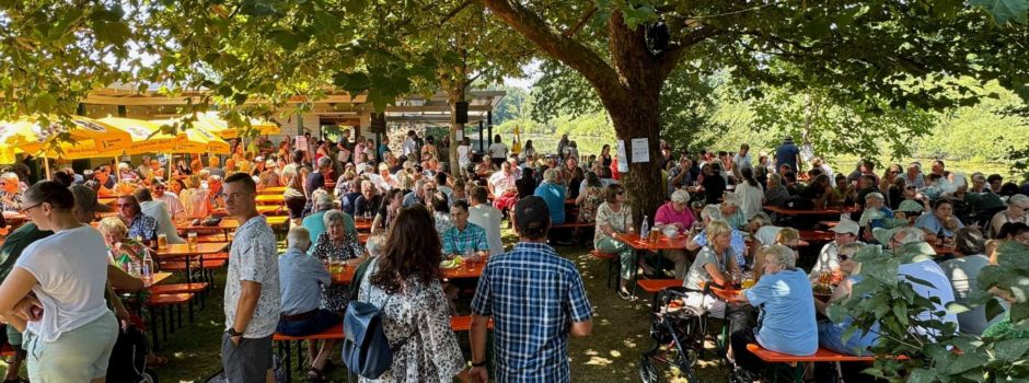 Anglerfreunde bewältigen Besucheransturm bei Nacht am See und Fischerfest