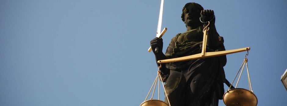 Landgericht Koblenz: Acht Jahre Haft für tödliche Stiche in Genitalien des Nachbarn