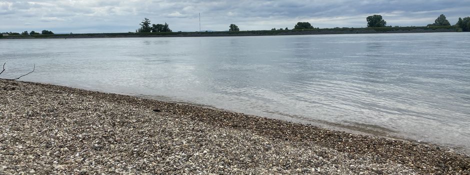 Security regelt Verkehr zum Oppenheimer Strandbad