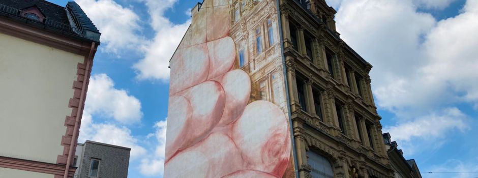 Das bedeuten die „roten Blasen“ auf der Hauswand am Schlossplatz