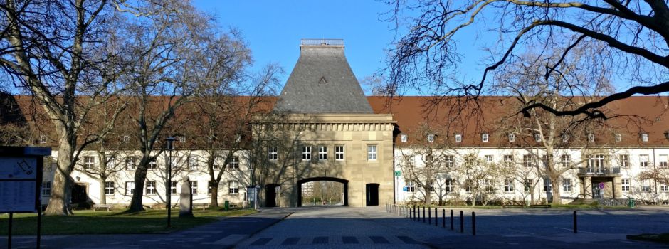 Unbekannte sprengen Geldautomaten auf Uni-Campus