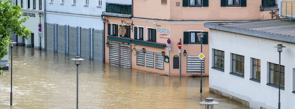 Hochwasser fließt langsam ab - Lage bleibt angespannt