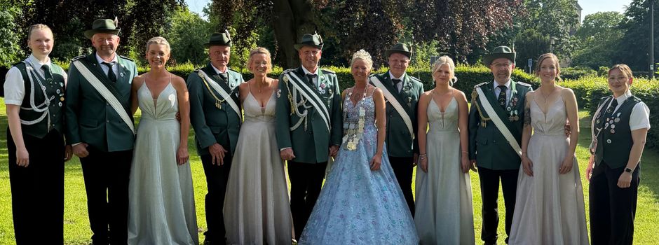 Samstag: Strahlender Auftakt in Herzebrock - Festumzug und Kranzniederlegung (mit Fotogalerie)