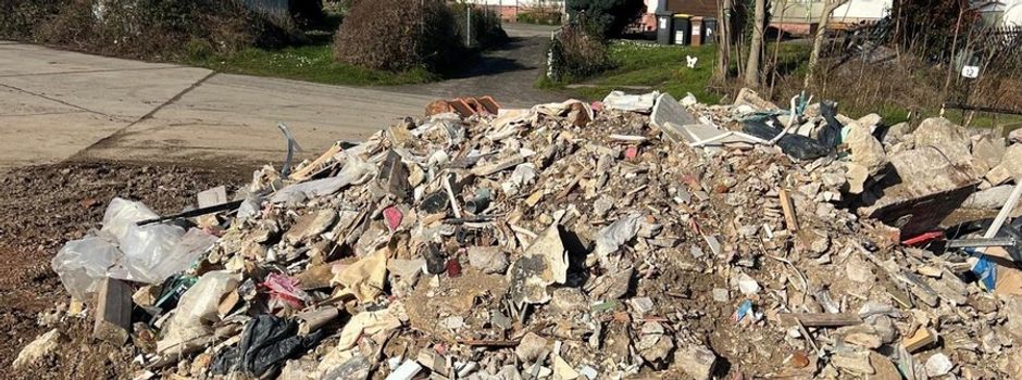 Unbekannte laden Asbest-Müll am Bahnhof in Nierstein ab