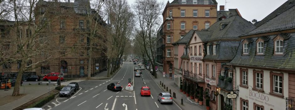 Auf Flucht vor Mainzer Polizei: Kaufhaus-Dieb droht, von Rathausbrücke zu stürzen