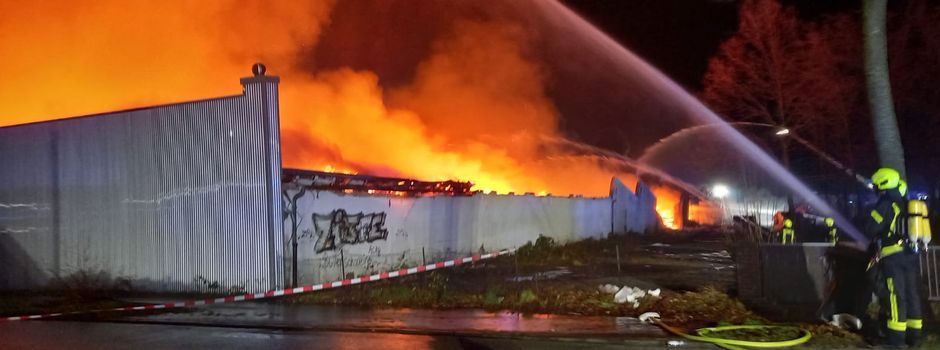 Großbrand in Rheda - Löschzüge der Gemeinde im Einsatz