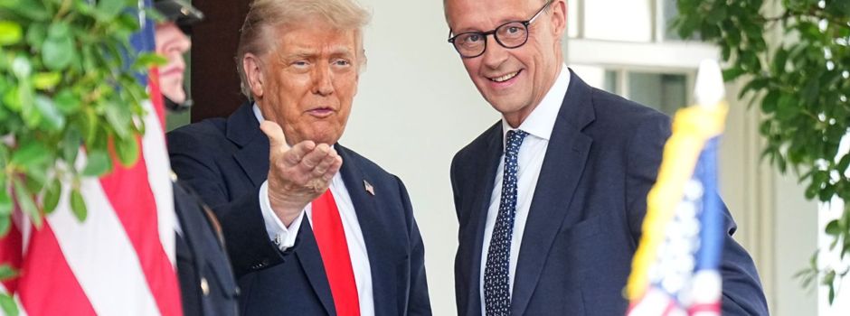 Ein zahmer Trump schmeichelt Merz im Oval Office