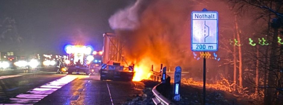 Brennende Lkw-Anhänger sorgen auf der Autobahn 7 für Vollsperrungen