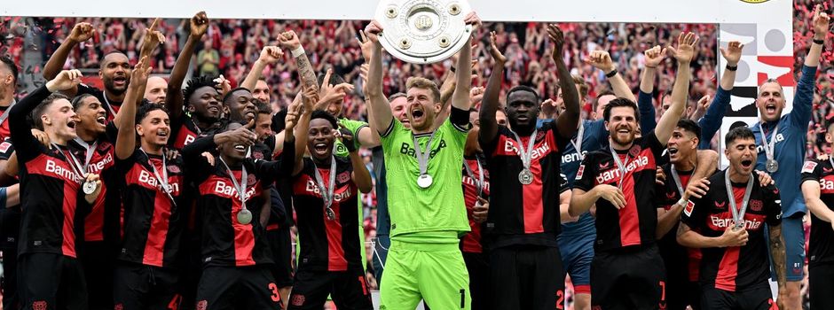 Um 17.37 Uhr: Bayer-Kapitän Hradecky bekommt Meisterschale