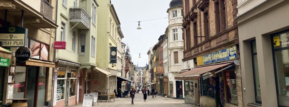 Blutender Mann (20) in der Wiesbadener Innenstadt gefunden