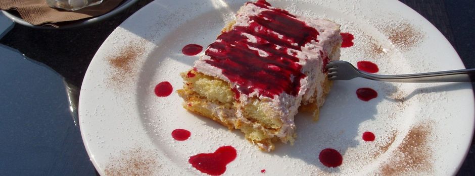 Kaffee & Kuchen auf dem Dorfplatz!