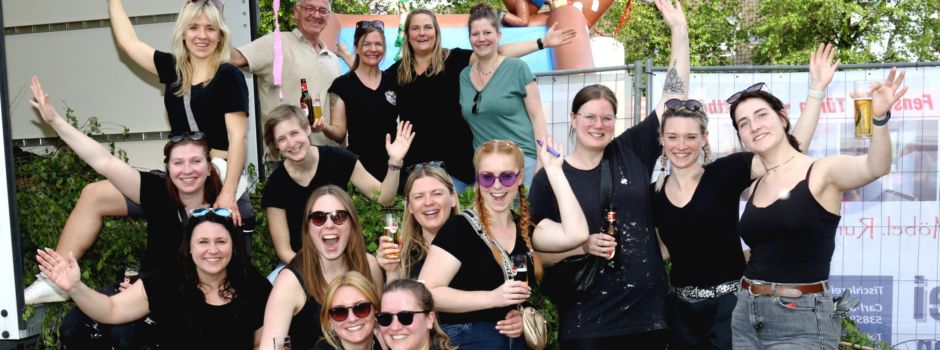 Frauen-Power im Schaltjahr: Frauen stellen Maibäume