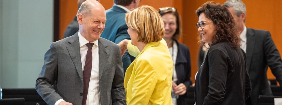 Bundesregierung prüft Asylverfahren in Drittstaaten weiter