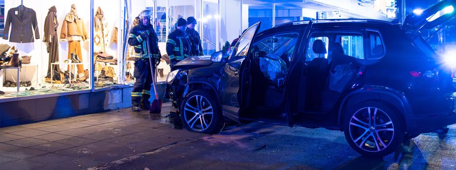 22-Jähriger kracht mit Auto in Schaufenster in Mainz