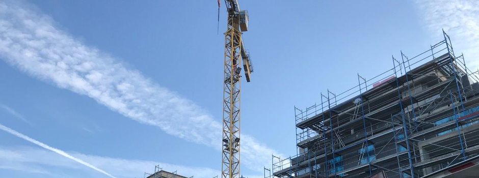 Bauarbeiter gestürzt: Rettungseinsatz in 30 Metern Höhe