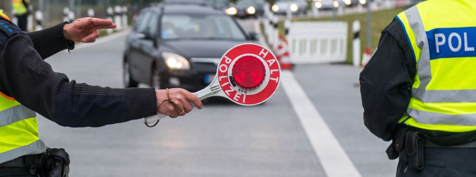 Rund 90 Autos und Insassen überprüft