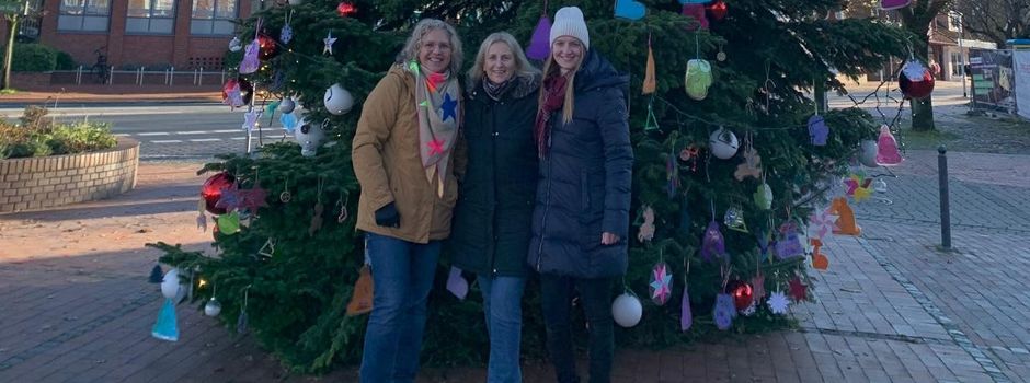 Kleine Hände basteln für die große Weihnachtstanne in Schneverdingen