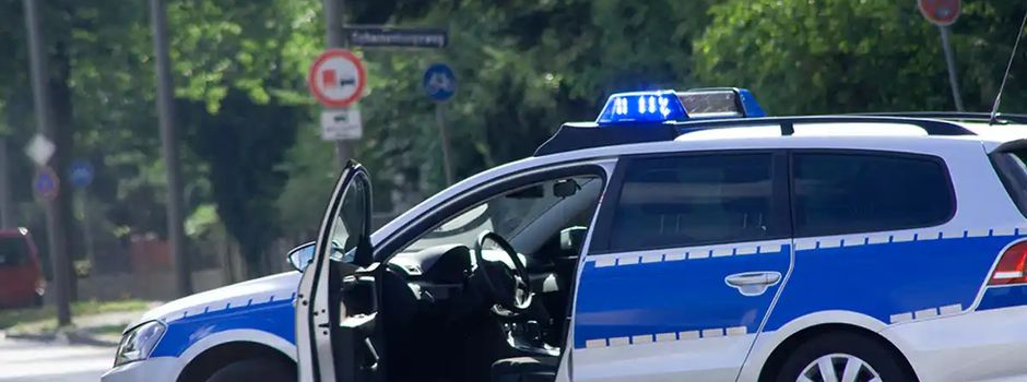 Tödlicher Unfall auf der B327: Biker stirbt nach Aufprall gegen Leitplanke